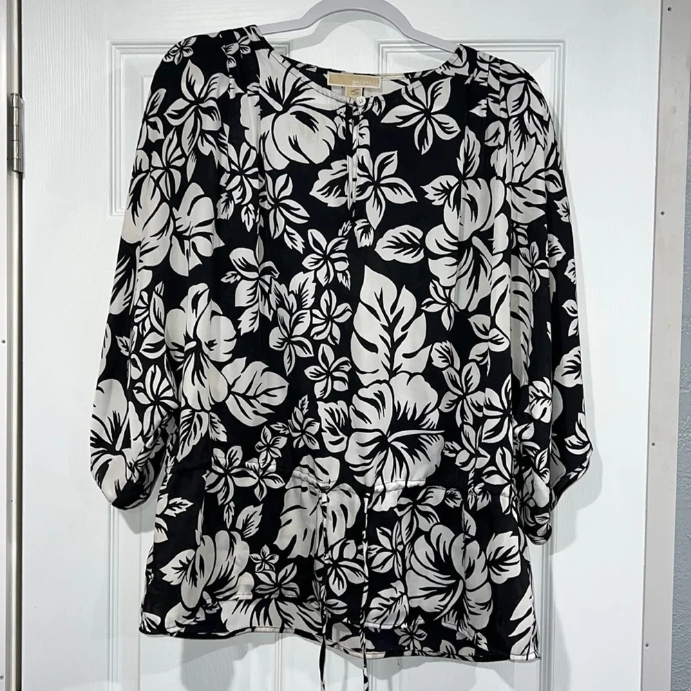 MICHAEL Michael Kors women’s Large Black/White Floral blouse with tie wa…